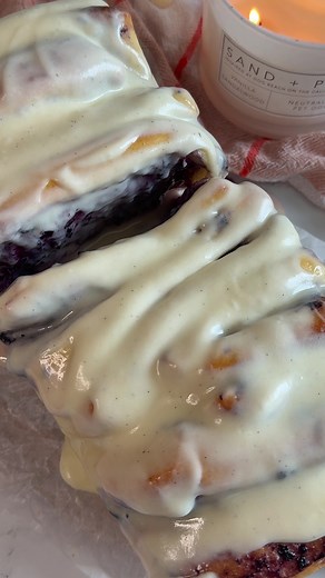 Blueberry Pull-Apart Bread — Soft, Fluffy & Buttery