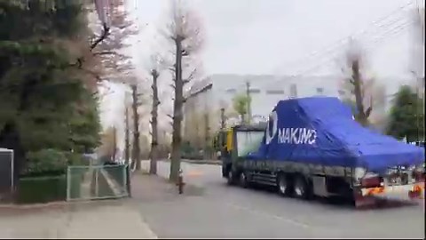 🐇🤍🩷#INTERMOLD2026🩷🤍🐇桜舞うなか #インテックス大阪 へ#V300 が出発しました~🚛🌸◦°いよいよ5日後💫体調万全で当日を迎えましょう୧😊୨@intermold_jp#工作機械 #MAKINO #展示会