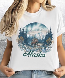 Vintage Alaska Northern Lights Moose Cabin Graphic T-shirt - Etsy UK