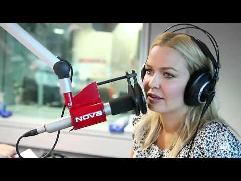 Lara Bingle explains her naked photo scandal