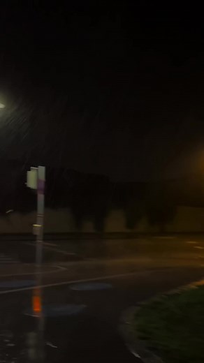 Nighttime Urban Scenes with Calm Atmosphere