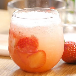 19K views · 133 reactions | This refreshing cocktail gives the classic paloma—tequila and grapefruit soda—a sweet twist. Full recipe: https://aol.it/2I6r4fv | In The Know Cooking | Facebook