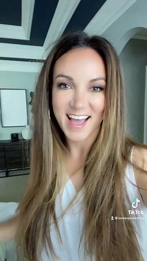 Katie Bower | Bower Power on Instagram: "I woke up like this. Right. ❤️‍♀️. . Also I need to applaud all the girls who make reels - you must be exhausted. "