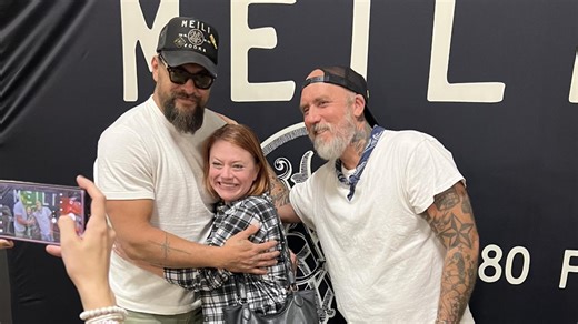 Thousands line up to meet Jason Momoa in Colorado