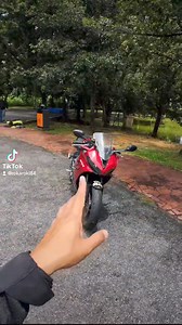 8.8K views · 201 reactions | Sportsbike 660cc mampu milik dari Triumph Motorcycle iaitu Triumph Daytona 660.. Mantap dan fardu specs serta features dia.. Harga pon boleh dengar lagi la gais sekitar RM49,500 sahaja.. #triumph #triumphmotorcycles #daytona660 | Roka Roki | Facebook