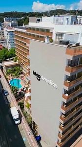 Descubre la Presidential Suite del htop Amaika Adults Only 💎 50 m² de confort y diseño elegante, terraza privada de 55 m² con jacuzzi, hamacas y balinesa, vistas panorámicas al mar y al faro de Calella. ✨ Vive la experiencia más exclusiva en Calella. | htophotels