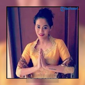 108K views · 542 reactions | Kabar Duka, Nanie Darham Pemain Film Air Terjun Pengantin Meninggal Dunia, Diduga karena Sedot Lemak Nanie Darham, aktris film Air Terjun Pengantin dikabarkan meninggal dunia pada Oktober 2023 lalu. Nanie meninggal dunia diduga saat menjalani perawatan liposuction di salah satu klinik kecantikan di Jakarta Selatan. Kabar Nanie Dirham meninggal dunia diduga akibat malapraktik viral di media sosial. #naniedarham #sedotlemak | Tribun Sumsel | Facebook