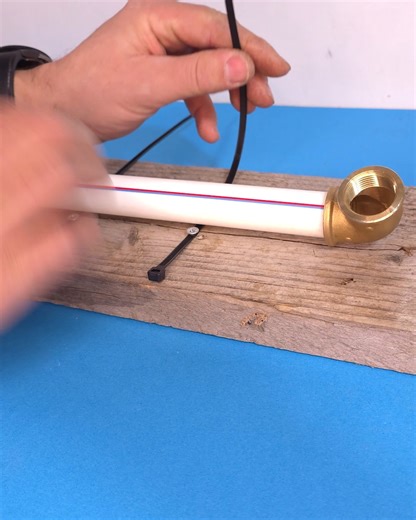 Easy Mount for Water Pipes | Pixel Heroes