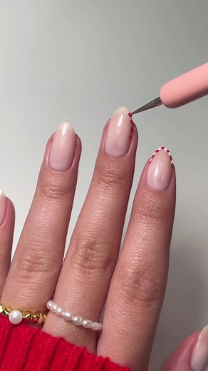 ♥️🤍 The most perfect candy cane nails Colors and tools used: Edgy dotter - toolDreamKiss kissI need a tan 💅🏼 : @bycheznails #ellamila #candycane #nails | Ella Mila