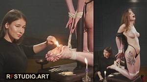 Meloxy oben ohne auf den Knien - Kerzenspiel an ihren öligen Fußsohlen von Patty (UHD 4K MP4) | Clips4sale