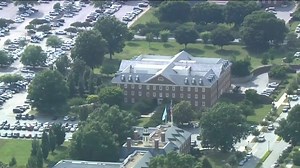 5.4K views · 111 reactions | Nos EUA, um servidor entrou armado em prédio público e matou 11 pessoas. E mais: a reação à sugestão do presidente Jair Bolsonaro de que o STF precisa de um ministro evangélico. O #JornalDaGlobo é já, já. | Jornal da Globo | Facebook