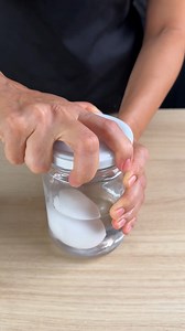 Gekochtes ei im glas mit wasser schälen schneller trick | Omas Rezepte