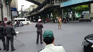 Knife-wielding shirtless man protests at Ratchaprasong Intersection | Coconuts