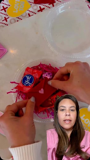 💡 Looking for a creative and budget-friendly Valentine’s Day gift? These DIY giant lollipops are the perfect solution! Whether it’s for teachers, friends, or classmates, this sweet idea is fun to make, thoughtful, and adorable. Here’s how to craft your own: ✨ What You’ll Need - 2 plastic plates - A colorful straw or paper stick - Candy or a small gift (like chocolates, a gift card, or trinkets) - Cellophane wrap - Ribbon or a bow ✨ How to Make It 1️⃣ Fill one plate with your chosen treats—candy