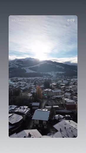 Und plötzlich wird alles ein bisschen leiser, heller und magischer. Diese verschneite Landschaft musste ich einfach mit euch teilen – Wintermodus ON! 🤍 Wer liebt den ersten Schnee genauso wie wir? #skiweltwilderkaiserbrixental #campingliebe #winter #wintervibes #campingplatz #magicmoments @kitzbuehler.alpen | Camping Schlossberg Itter