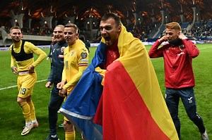 AMR două zile pentru „soldatul” Vasile! Fundașul stânga Vasile Mogoș e favorit să îl înlocuiască pe Nicușor Bancu în echipa de start a României cu Olanda pe Allianz Arena pentru optimi la EURO!