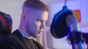 Take a listen to the Mandarin rap song Scor created with his friends in Shenzhen. Thanks to a vibrant international community, the German native rapper found his second home in Shenzhen after coming to China in 2015. #TheVibe #Chinafromoutside #artwithoutborders | China Plus Culture