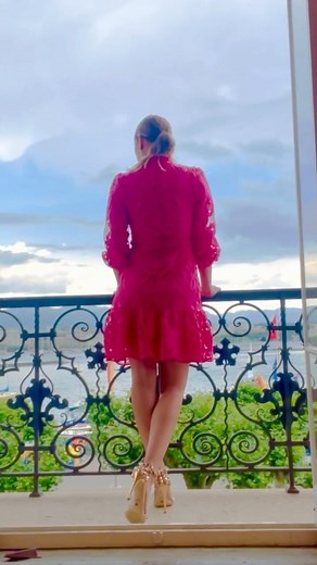 Thoughts? The biggest dream killer is fear. But like someone very wise once said: Failure is unimportant, it takes courage to make a fool of yourself 💫 dress and shoes by @sybabliss and quote us by @charliechaplinofficial . . . . . #believe #blessed #family #fashion #goodvibes #gratefuleveryday #healing #instadaily #instagram #keepgoing #kindness #lawofattraction #lifeisbeautiful #livethelifeyouwant #love #loveyourlife #makeithappen #meditation #mentalhealth #mindset #motivation #nature #picoft