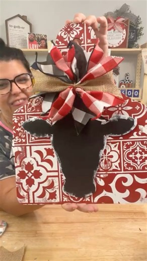 17K views · 276 reactions | Perfect farmhouse craft! Comment 50 to get the supply list! ♥️ | The Creative Llama | Facebook