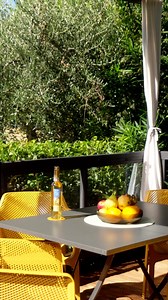 Equipped with a private hot tub and all the modern comforts, our Maxicaravan Aquagarden are also a pleasure to behold with their attention to details and breathtaking lake view. | La Rocca Camping Village