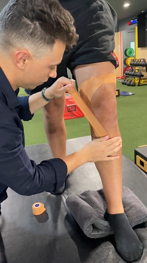Supporting every step! 🦵🔧 Proper knee strapping can provide stability, reduce pain, and keep you moving stronger. Always trust the process and the technique! ⚡ #PhysioCheck #KneeReflex #movementmatters | Evado Studios Essendon