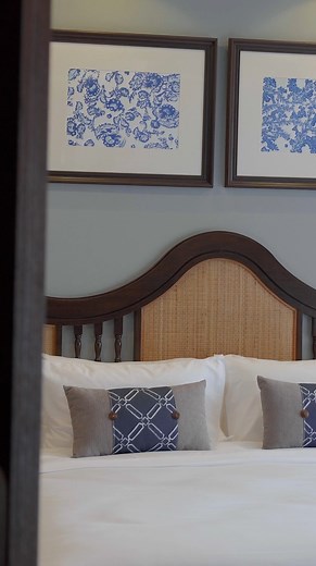 Step into serenity at Away Thapae Chiang Mai. Our rooms are designed to be your sanctuary, offering a peaceful retreat amidst the bustling city. Experience ultimate comfort and relaxation during your stay with us. 一​ awayresorts.com #AwayResorts #EscapeEverydayLife #CrossHotelsandResorts #AwayThapaeChiangMai #ChiangMai | Cross Vibe