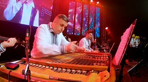 Care esti Ion, sa dai de baut azi, ai auzit? (y) | El Emigrante