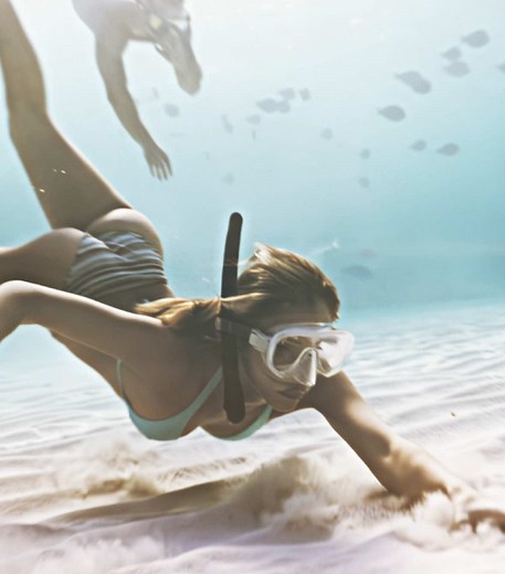 Jessica Alba's Stunning Underwater Moments