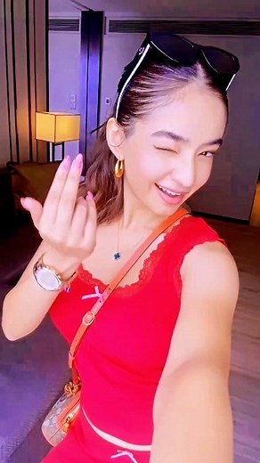 Anushka Sen on Instagram: "How's the dance ❤️ . #reels #explore #anushkasen #igreach #reelsinstagram #explorepage"