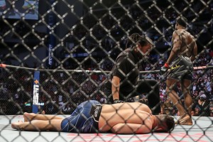 Chris Weidman Suffers Horrifying Leg Injury During Fight Against Uriah Hall