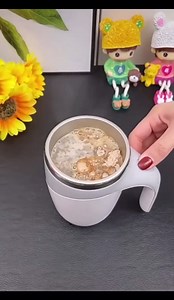 Coffee Mug, Magnetic Coffee Stirrer Mug, Intelligent CoffeeCup with Lid, Rechargeable Automatic Magnetic Stirring CoffeeMug (White)