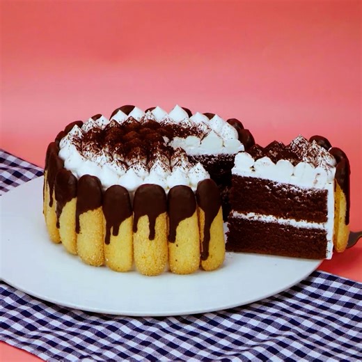 12K views · 158 reactions | Satisfy your sweet tooth with a slice of edible art! | MetDaan Cakes | Facebook