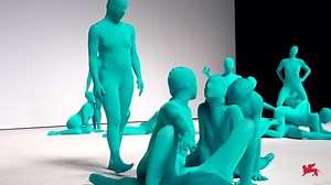 «Siamo costantemente circondati da immagini di corpi sessuali. Pubblicità, internet, cinema, riviste, tutti i generi di media espongono l’intimo e l’erogeno. Carne, fluidi, pelle, seni e natiche non appartengono più alle ore tarde in qualche locale oscuro dietro l’angolo, ma alle impressioni della nostra vita quotidiana. Il piacere è diventato un must. "to come (extended)" esplora l’indistinto tra spazio privato e pubblico nell’ambito della rappresentazione sessuale.» Mette Ingvartsen Aspettando