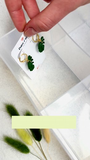 🍃RESTOCK RESTOCK 🍃. These absolutely fly out so get them quick!! #handmade #polymerclay #earrings #smallbusiness #earrings #earringobsessed #monstera #allgreeneverything #green #plantlover #plantloversofinstagram #fyp #jewellery #smallbusinessowner #fimo #stainlesssteel #18kgold | Daisy & Fern Clay