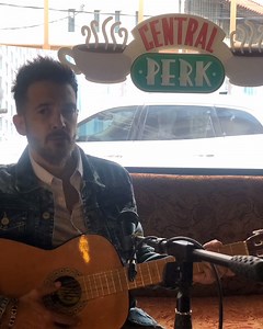 6.2K views · 952 reactions | Buenos recuerdos de una de mis series preferidas. 25 años pasaron ya. #TBT #FRIENDS #Warner #CentralPerk | Fernando del Solar | Facebook