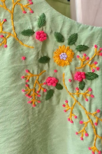 Cemi long kurti Fabrics: Viscose Color: Lemon green Ornamentation by Hand embroidery To get this beautiful kurti inbox us or What'sapp 01601434355 | Rongin