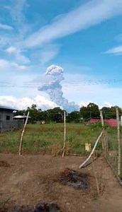 3.8K views · 22 reactions | NDRRMC (3:13 PM,09Dec24) Ongoing: Explosive eruption ng Bulkang Kanlaon dakong alas-3 ng hapon. ERUPTING NOW, KANLAON VOLCANO.° •• BORGS ROMELO video from Moises Padilla town | Negros Daily Bulletin | Facebook
