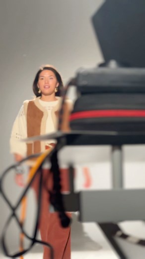 12K views · 23 reactions | COMING SOON 癩 Tantôt cocoon, pétillante, rock’n roll, la femme Almé est multiple et ses journées sont intenses. Du petit matin à la tombé de la nuit, on vous embraque dans son quotidien ! | Almé Paris | Facebook