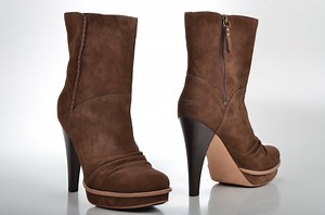 Man Tried To Sneak $2.5M In Fake Ugg Boots Through Port Newark: Prosecutor