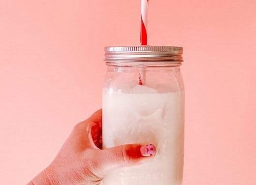 Copycat recipe alert! Make your very own Starbucks Pink Drink at home