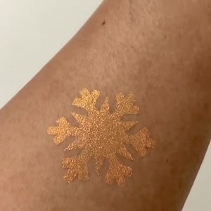 Quasar Multichrome Eyeshadow #Repost @pammyscorner • • • • • • Minneapolis, Minnesota @mbacosmetics chromadescent eyeshadow - Quasar Swipe to see it shift from orange to gold & a hint of green in the video! #mbacosmetics #mbacosmeticseyeshadows #indiebrand #indiemakeup #multichromeeyeshadow #multichrome #eyeshadow #eyeshadowswatches #bblogger #makeupaddict | MBA Cosmetics