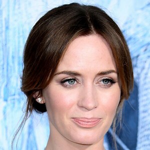 Emily Blunt's Boho Makeup Just Took Your Summer Beauty Up a Notch