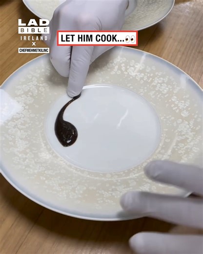 Dessert plating is so satisfying 🍫 🍰 🫠 | LADbible Ireland