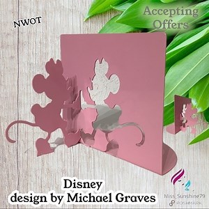 Disney - 1 Bookend Minnie Mouse - super cute 🥰 looks like a cut out