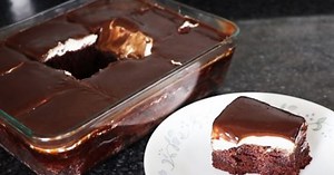 How To Make This 5 Minute Microwave Chocolate Marshmallow Cake Recipe