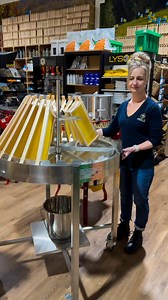 🐝 So easy. So clean. So effective. Uncap → rotate → extract. Would this work in your honey room? | Abelo