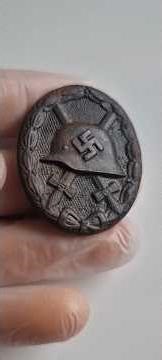 What you see here is a German wound badge from World War II.