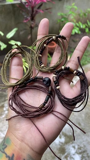 The process is just as important as the product. 🍃🤎👌#RootsCollectivePh #hemp #anklet #hempph #hempanklet #naturalhemp #accessoriesph #handcrafted #handmade #handmadeph #wearableart | Roots Collective