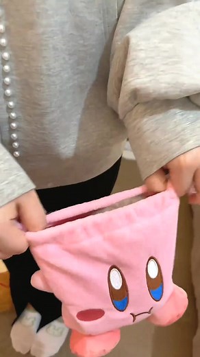 Who can resist a kitten who can "cosplay"? Come and get your daily dose of cuteness! | EasyNet Lau