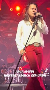 Sekali tengok macam Amy Mat Piah rupa-rupanya Amir Masdi..mantap Search Gemuruh malam tadi. Kredit video:stoberi | Besihitam Studio